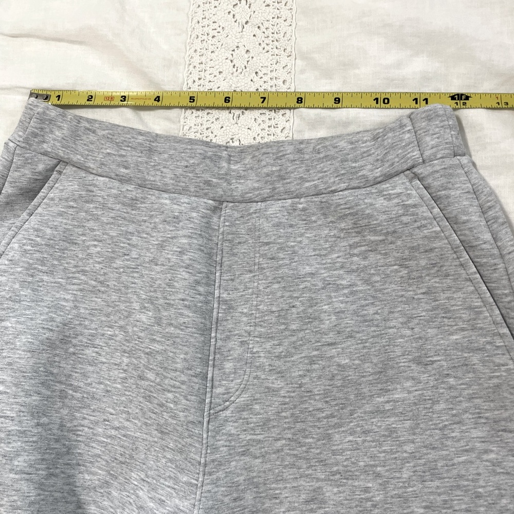 EUC Uniqlo Ballon Sweat Pants - Picture 10 of 16